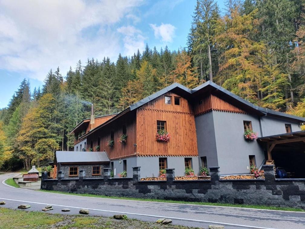 Hotel Kamenny Mlyn Strážné Exterior foto